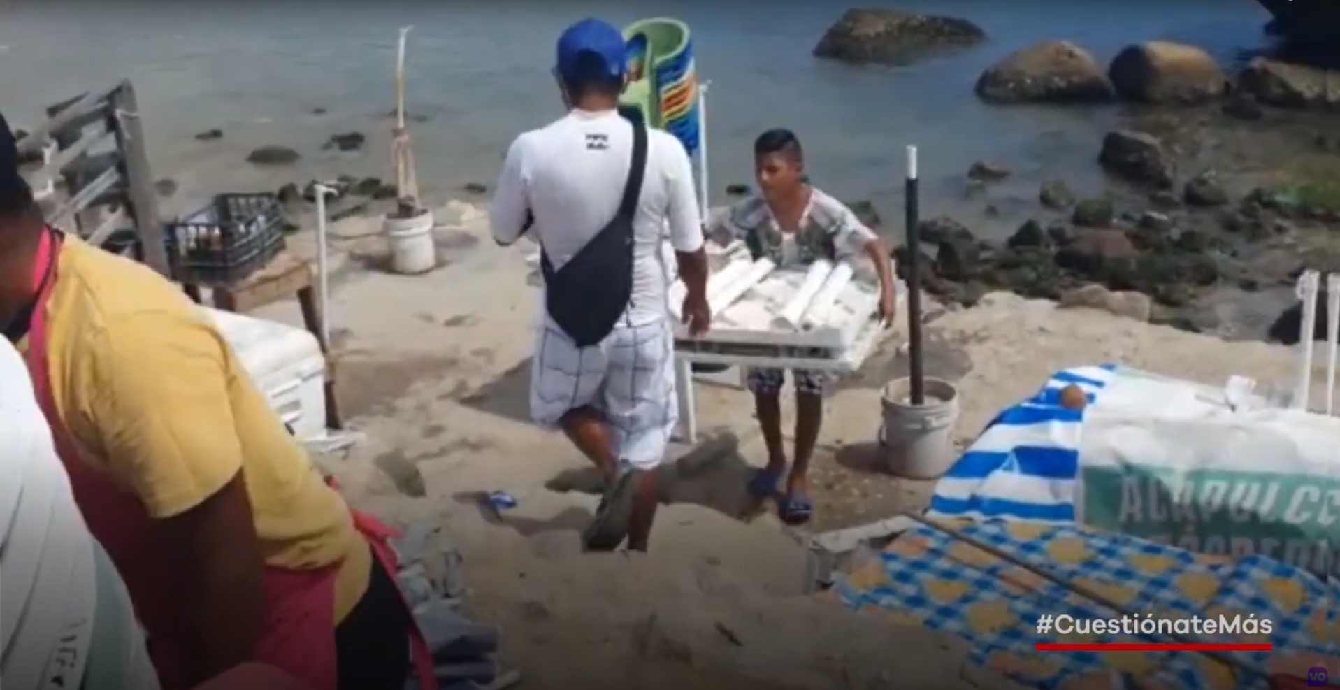 VIDEO: Desalojan a marisqueros de playa Las Hamacas en Acapulco