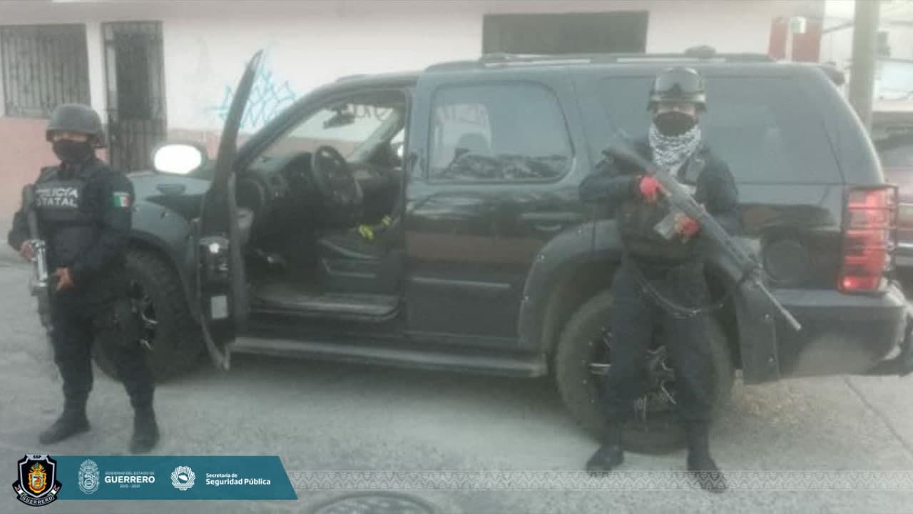 Caen dos hombres tras robar un vehículo en Chilpancingo