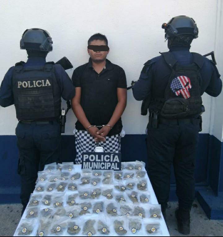 Cae sujeto por posesión de 55 bolsitas de marihuana en El Coloso