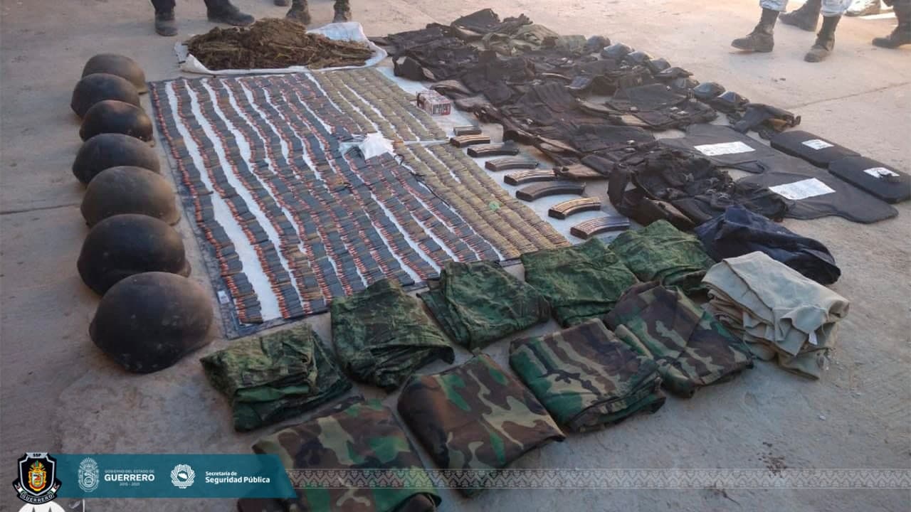 VIDEO: Caen dos sujetos con más de 3 mil 500 cartuchos útiles y equipo táctico en Tepecoacuilco