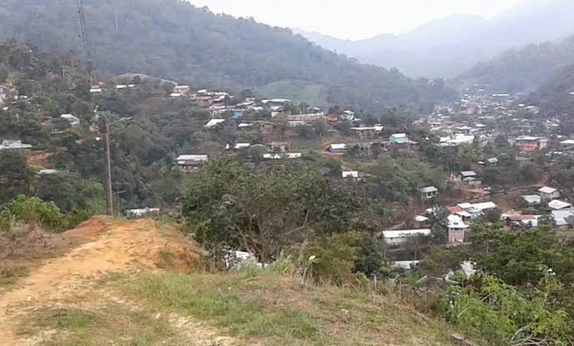 Comunidad y CFE se unen para solucionar apagones en la ruta Atoyac-Pie de la Cuesta