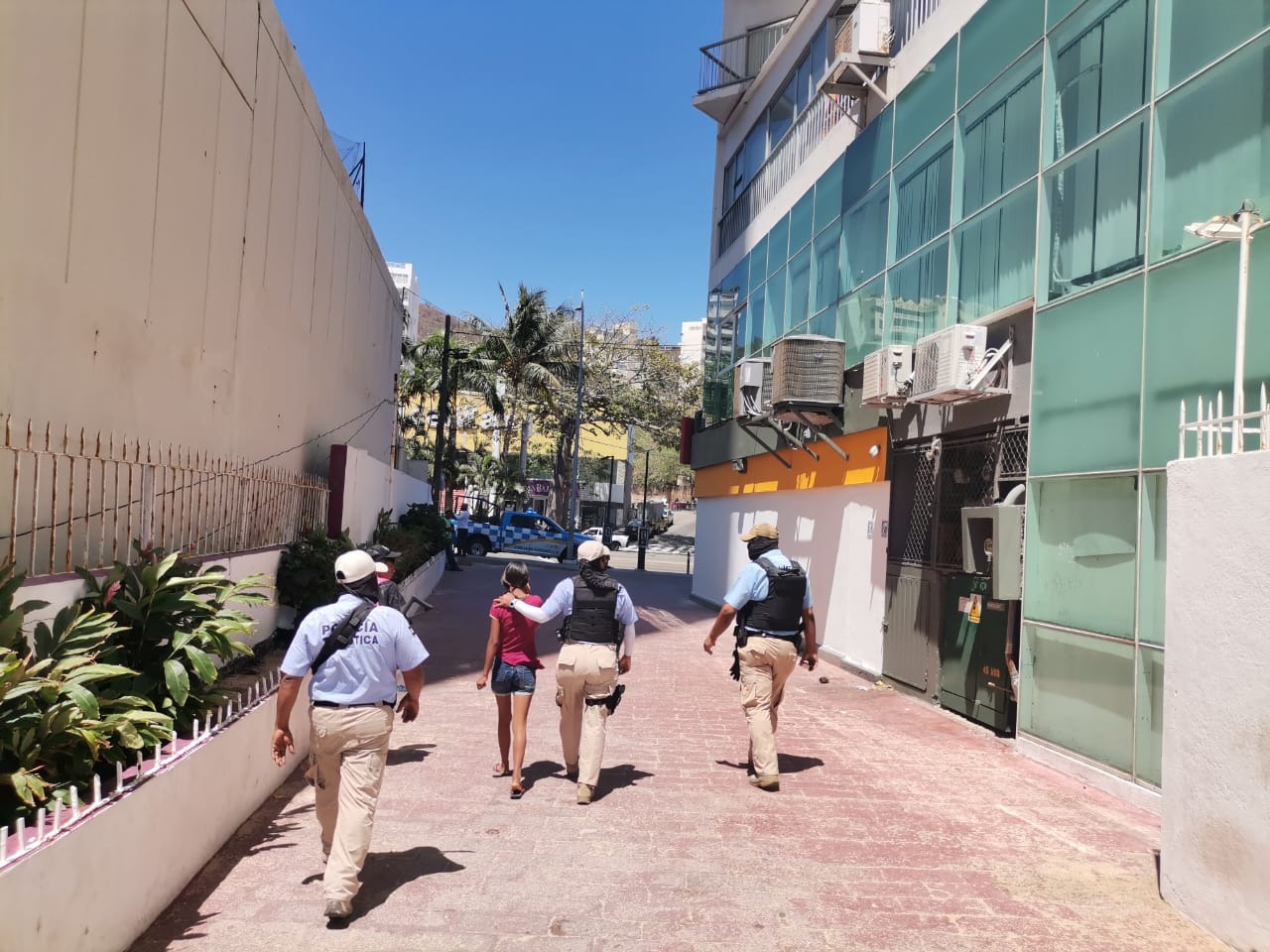 Localizan en Acapulco a menor reportada como extraviada