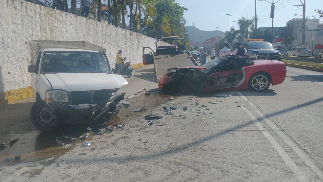 Accidente automovilístico en avenida Cuauhtémoc deja cinco heridos en Acapulco