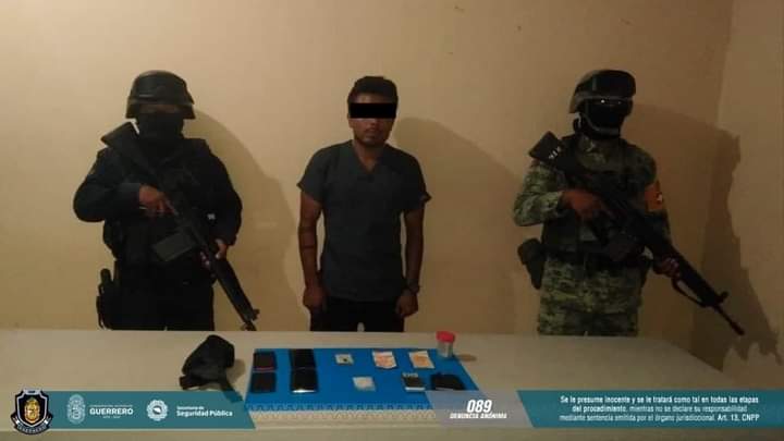 Cae un sujeto con presunta droga en Renacimiento