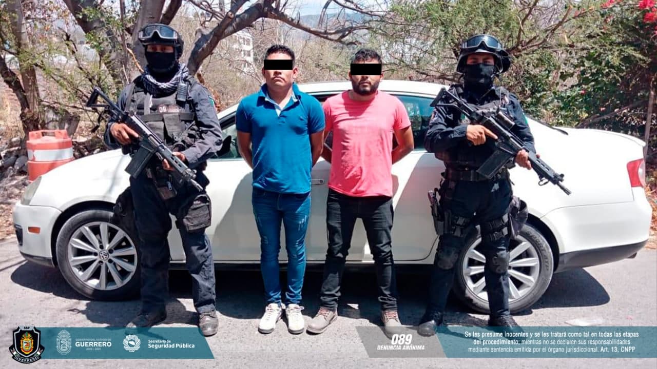 Por portar 300 bolsitas de probable droga y armas, detienen a dos en Chilpancingo
