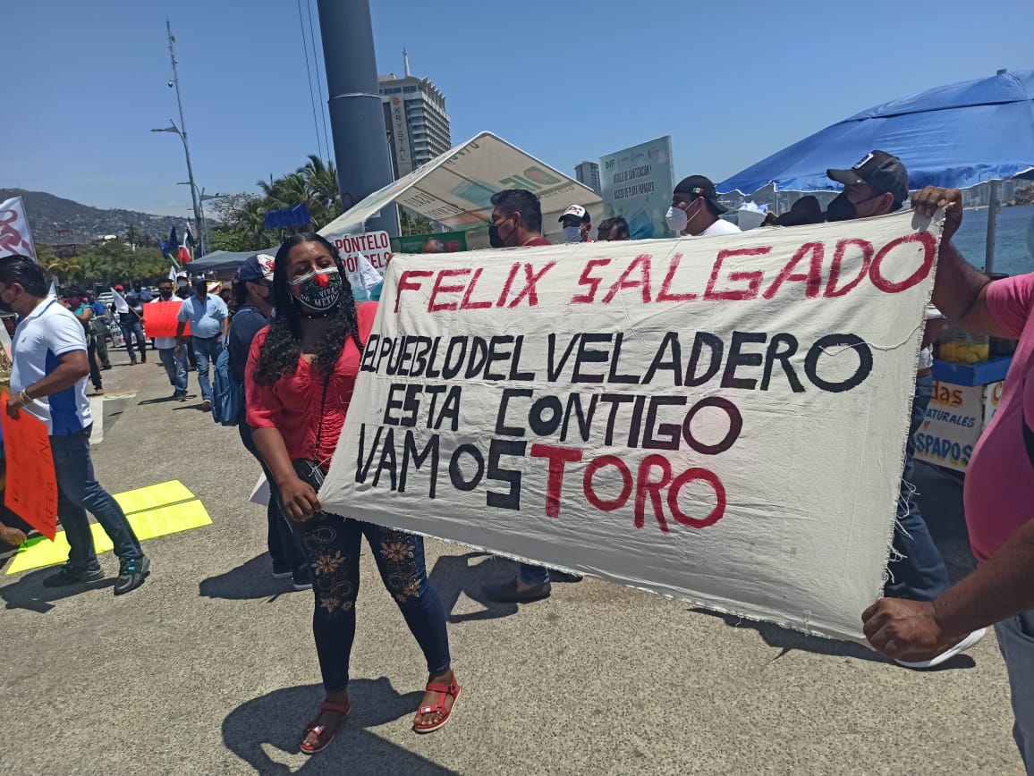 Se manifiestan seguidores de Félix Salgado en el Asta Bandera de Acapulco