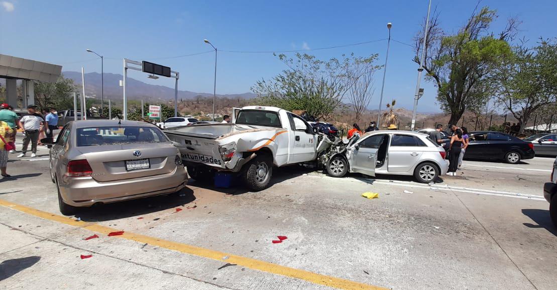 Se registra choque múltiple en la caseta de La Venta