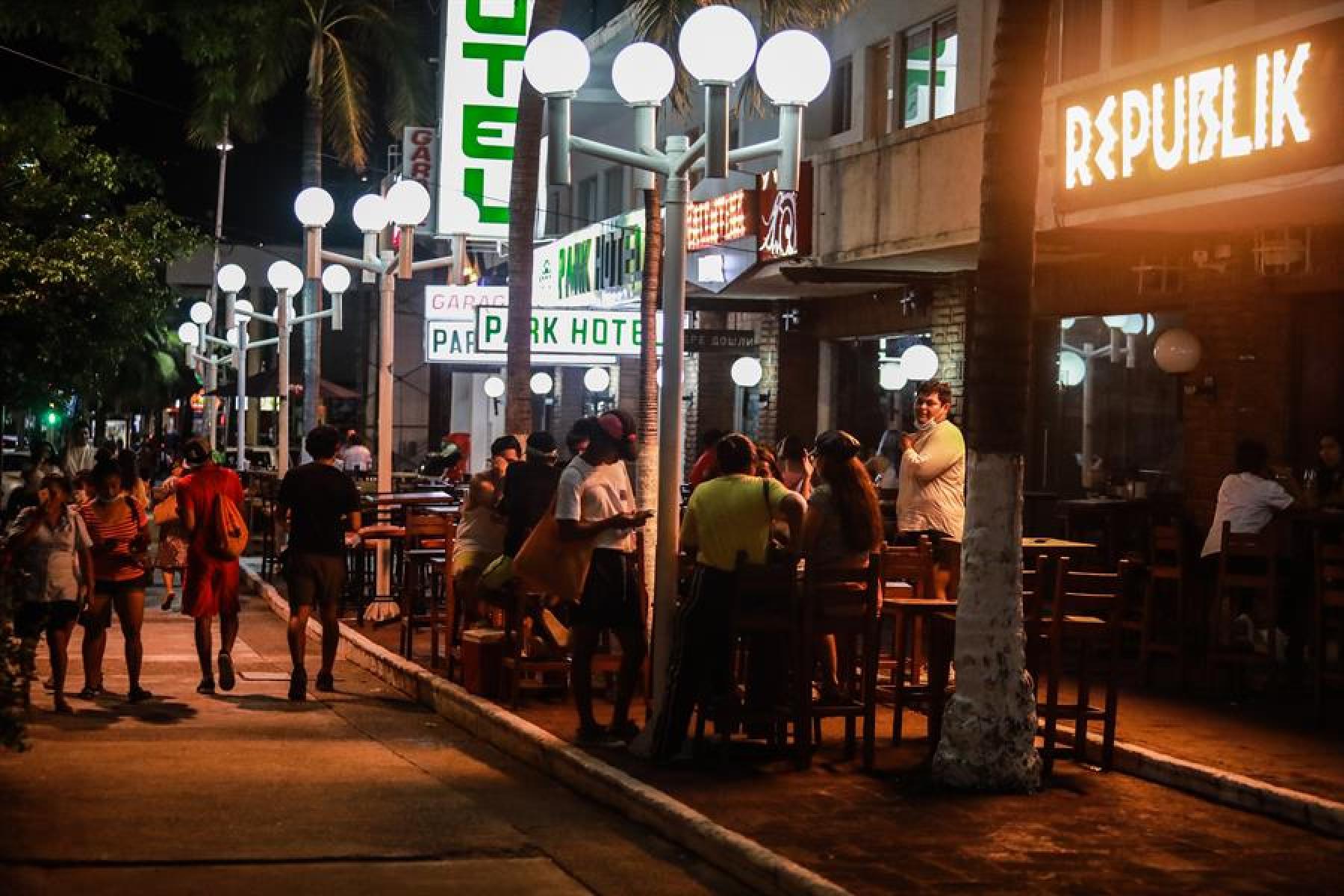 Piden autoridades municipales a bares, respetar medidas sanitarias ante semáforo amarillo