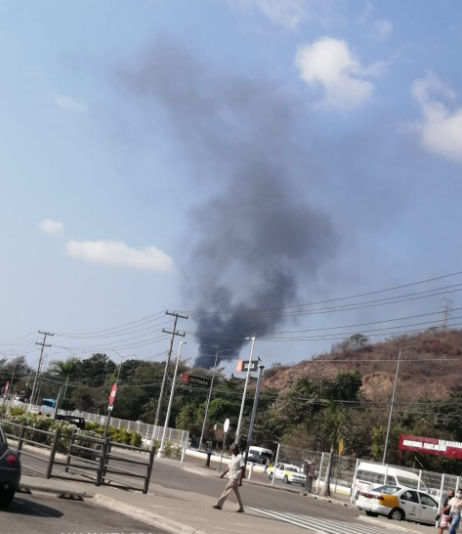 Se incendia bodega en el fraccionamiento Altos del Marqués