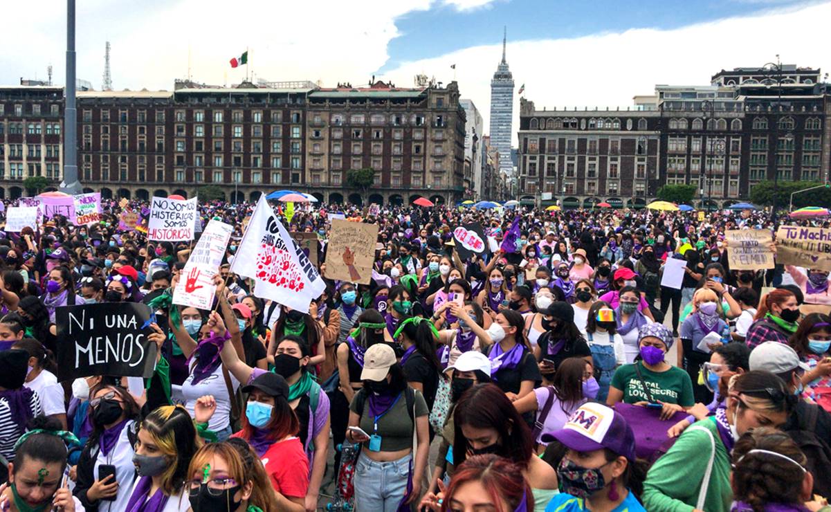 VIDEO: Feministas realizan marcha en CDMX y realizan algunos actos vandálicos