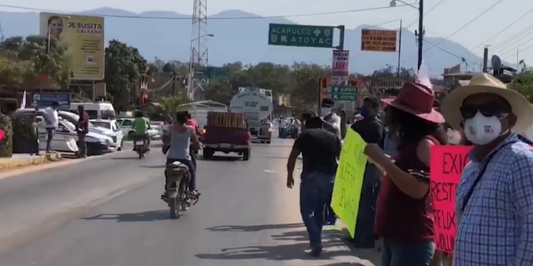 Ciudadanos se manifiestan en Atoyac en apoyo a Salgado Macedonio