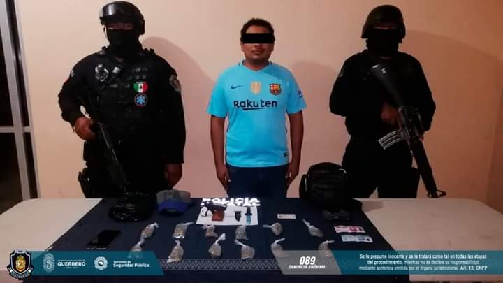 Detienen a tres personas en El Coloso por portación de drogas y armas