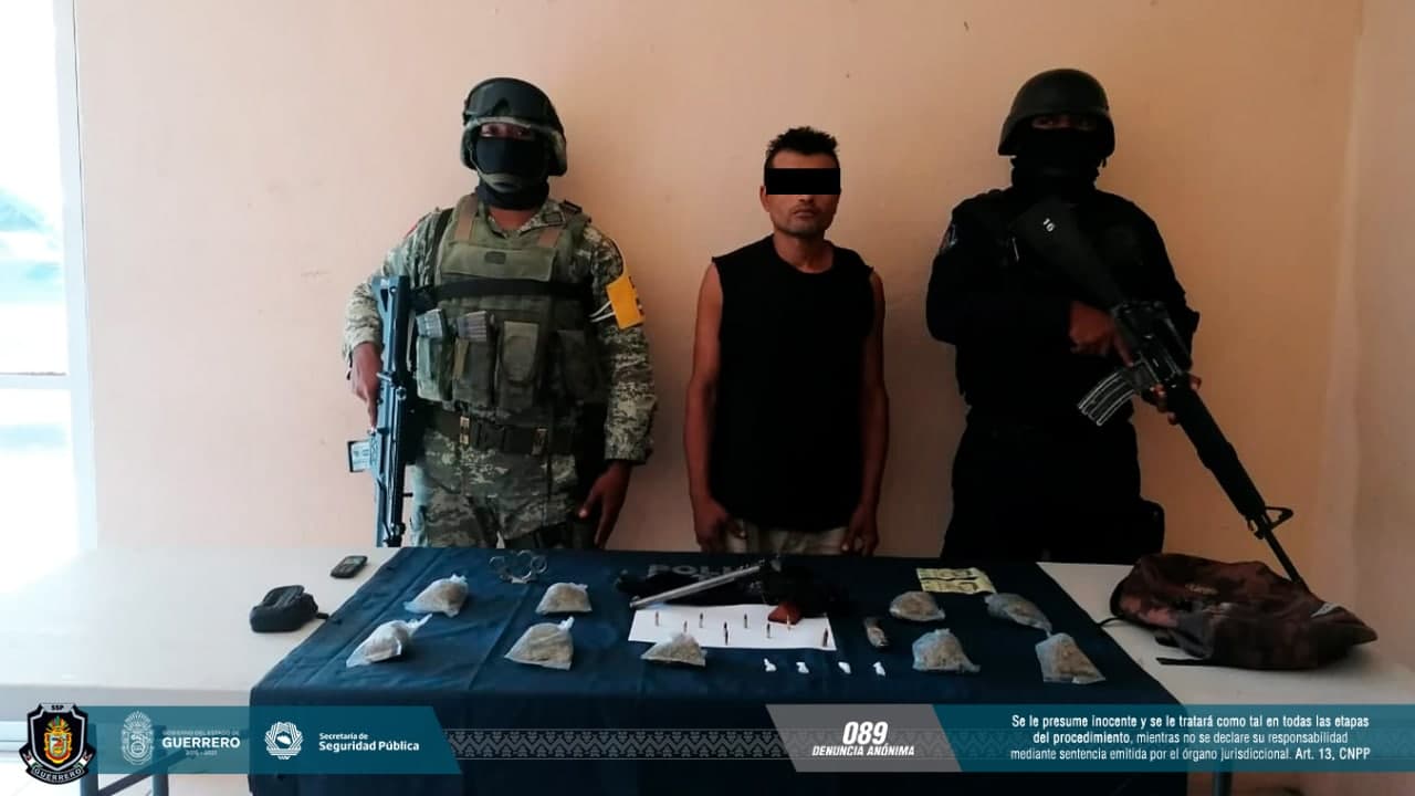 Cae otro sujeto pero ahora en Paso Texca con probable droga y armas