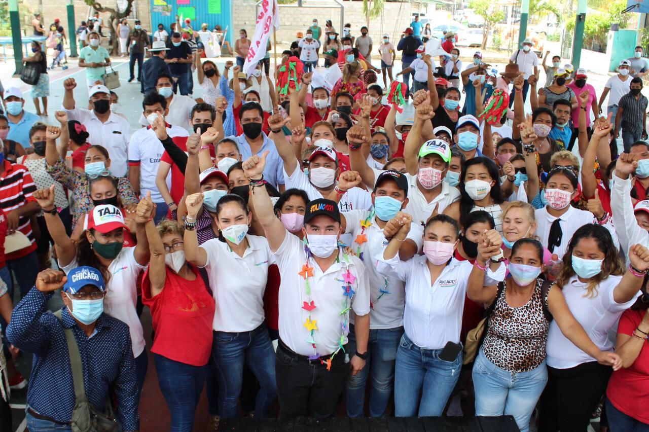 Ricardo Taja saluda a colonos de La Colosio y atiende inconformidades del actual gobierno de Acapulco