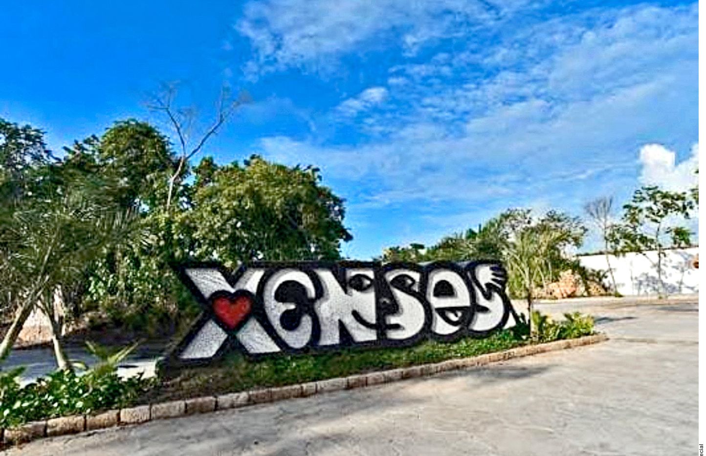 Muere niño en Xcaret; quedó atrapado en atracción