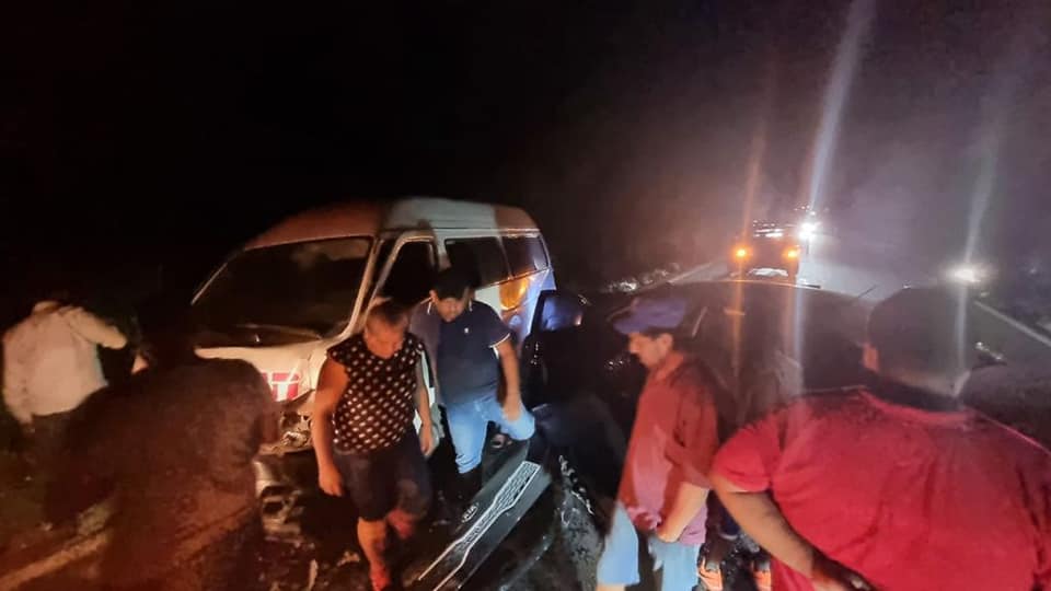 Accidente en Tecpan deja cinco personas lesionadas