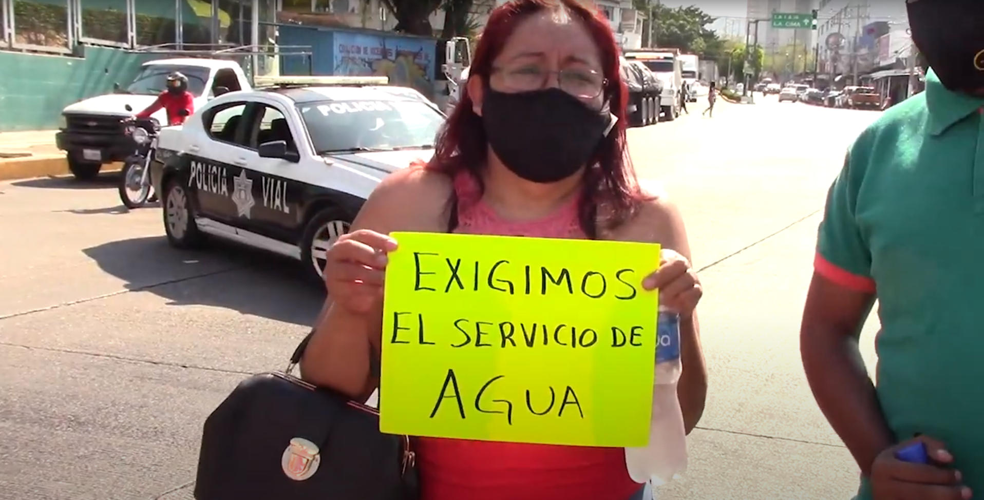 VIDEO: Bloquean colonos por falta de agua la Avenida Ruiz Cortines