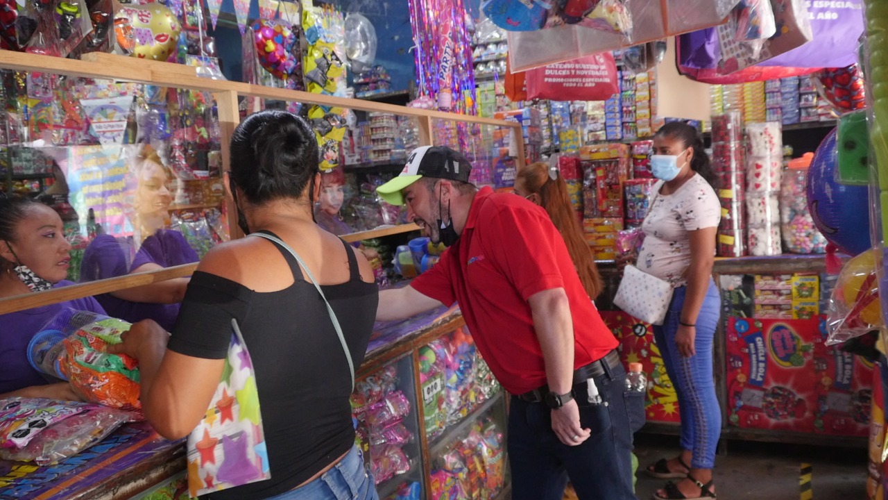 No les voy a fallar a los acapulqueños, dice Taja a comerciantes de la Vallarta