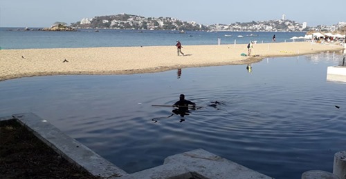 Hallan a una mujer sin vida en un canal de aguas negras en playa Papagayo