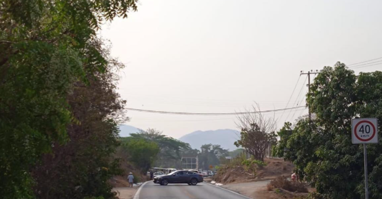 Con bloqueo exigen atención para el Distrito de Riego en Atoyac