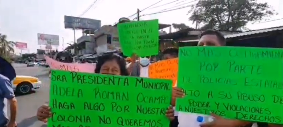 Bloquen bulevar Vicente Guerrero para exigir a la policía estatal respeto