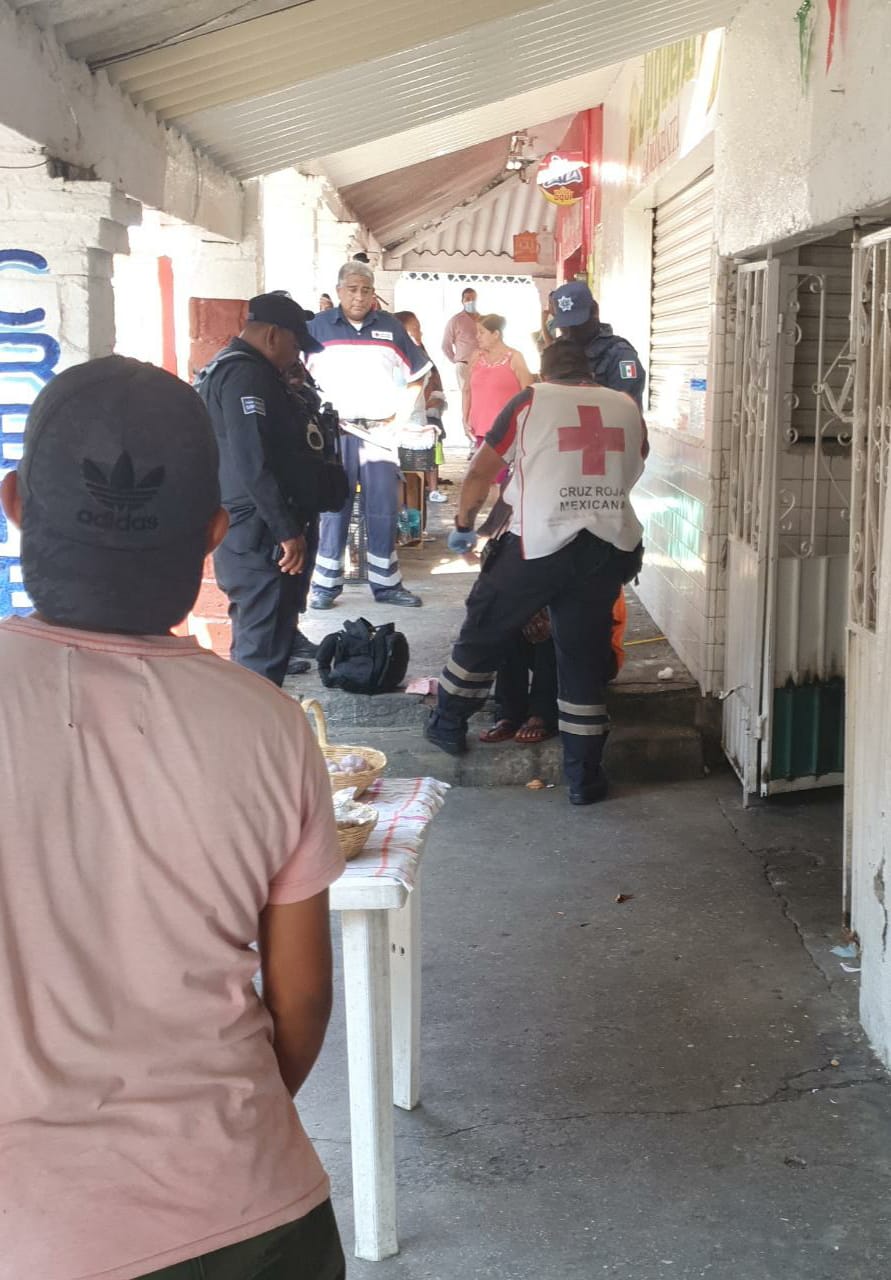 Agreden a hombre con arma blanca en Icacos