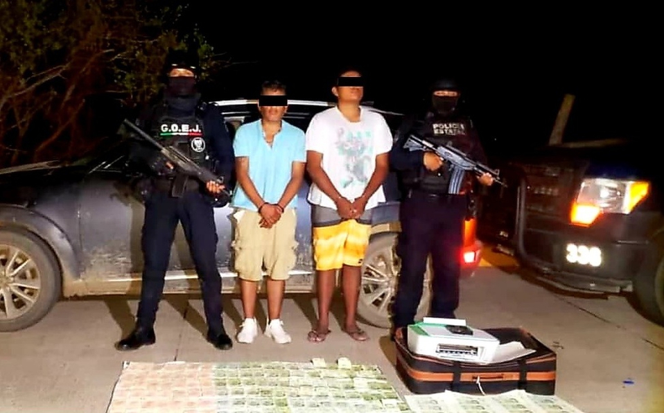 Detienen a dos hombres con que poseían billetes falsos