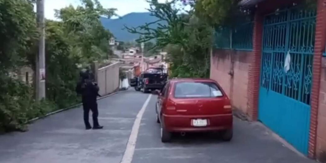 Asesinan a balazos a padre e hijo en Taxco de Alarcón