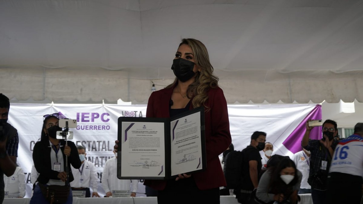 VIDEO: Entregan acta de mayoría a Evelyn Salgado como gobernadora de Guerrero