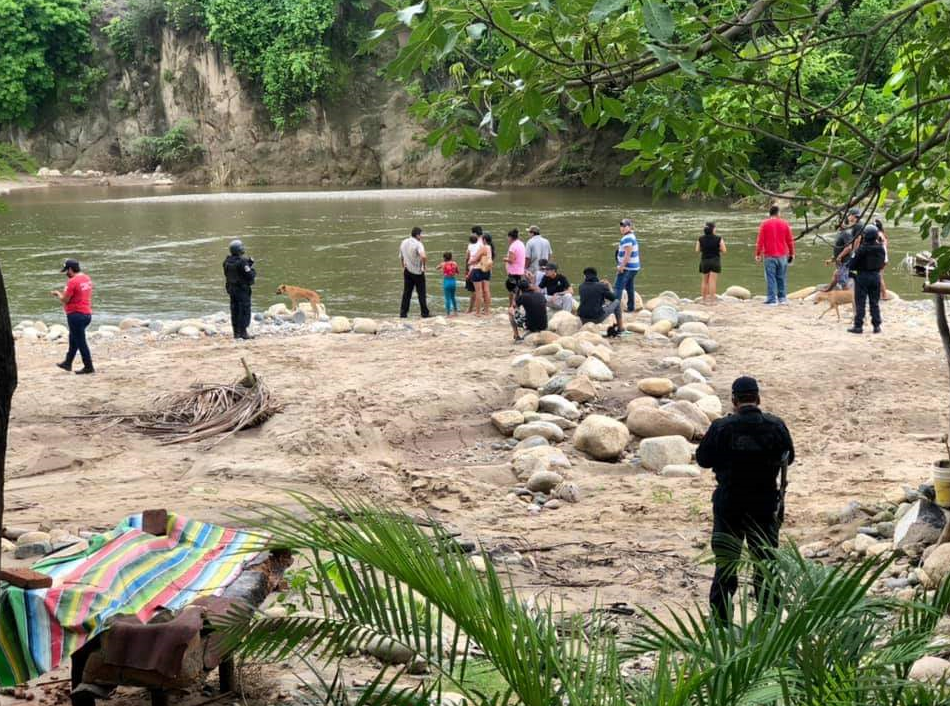 VIDEO: Muere ahogado joven turista en río de Atoyac