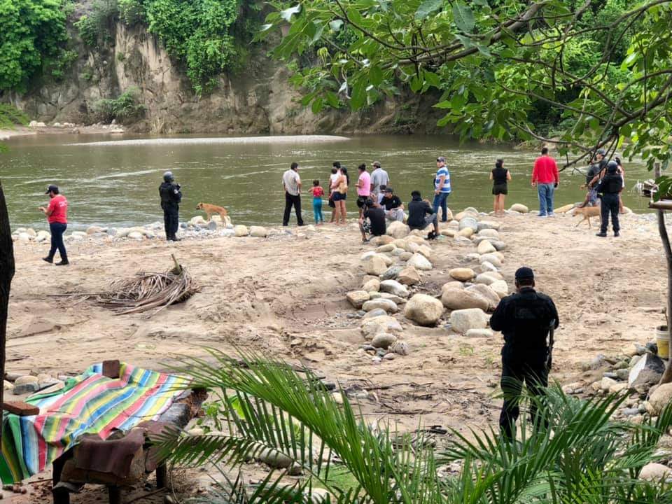 Hallan a joven ahogado en los márgenes del Río Atoyac