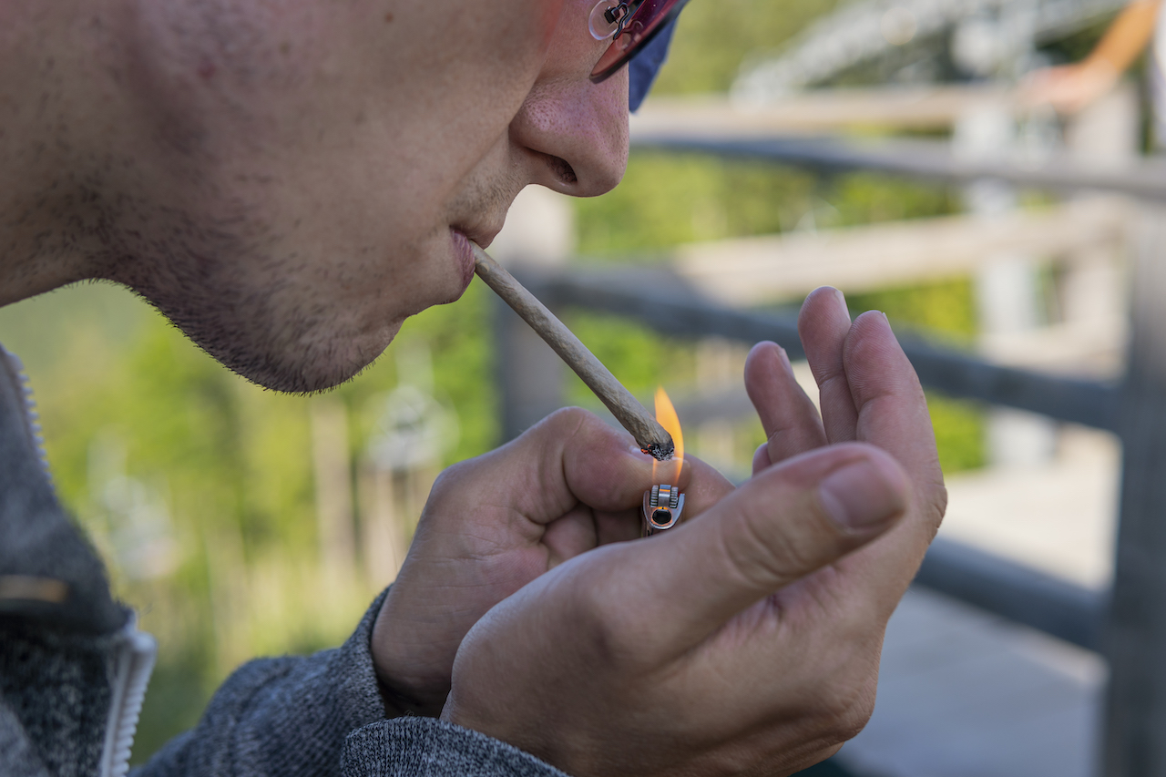 ¿Quiénes pueden tramitar permisos para consumir marihuana?