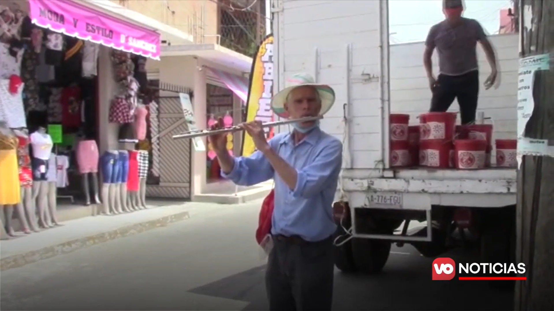 VIDEO: Conoce a Jorge Máximo un flautista y cantante que recorre el país con su música