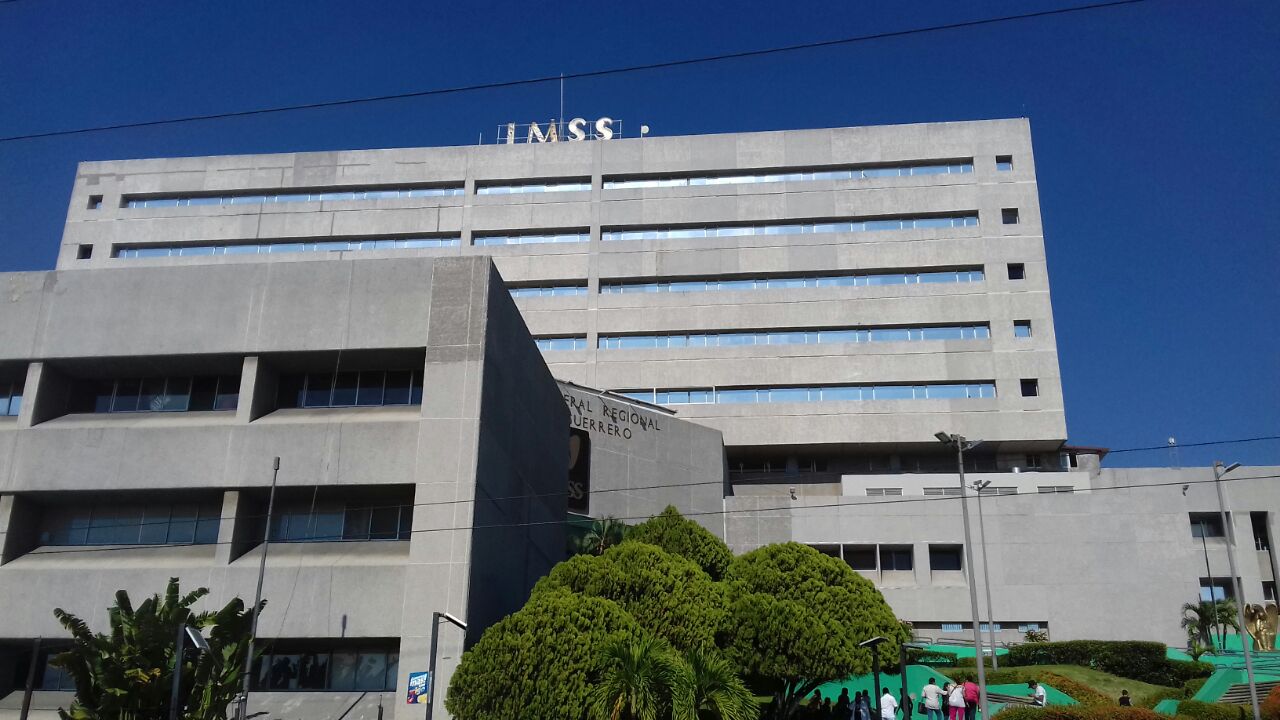 Trasladan grave a Acapulco a bebé por COVID-19