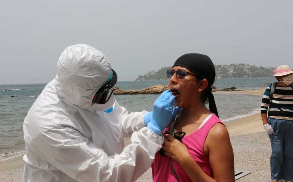 En Acapulco, aumentan turistas y contagios por COVID-19