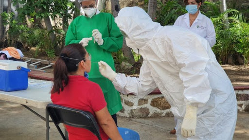 VIDEO: Aumenta afluencia de personas en módulos COVID en Acapulco