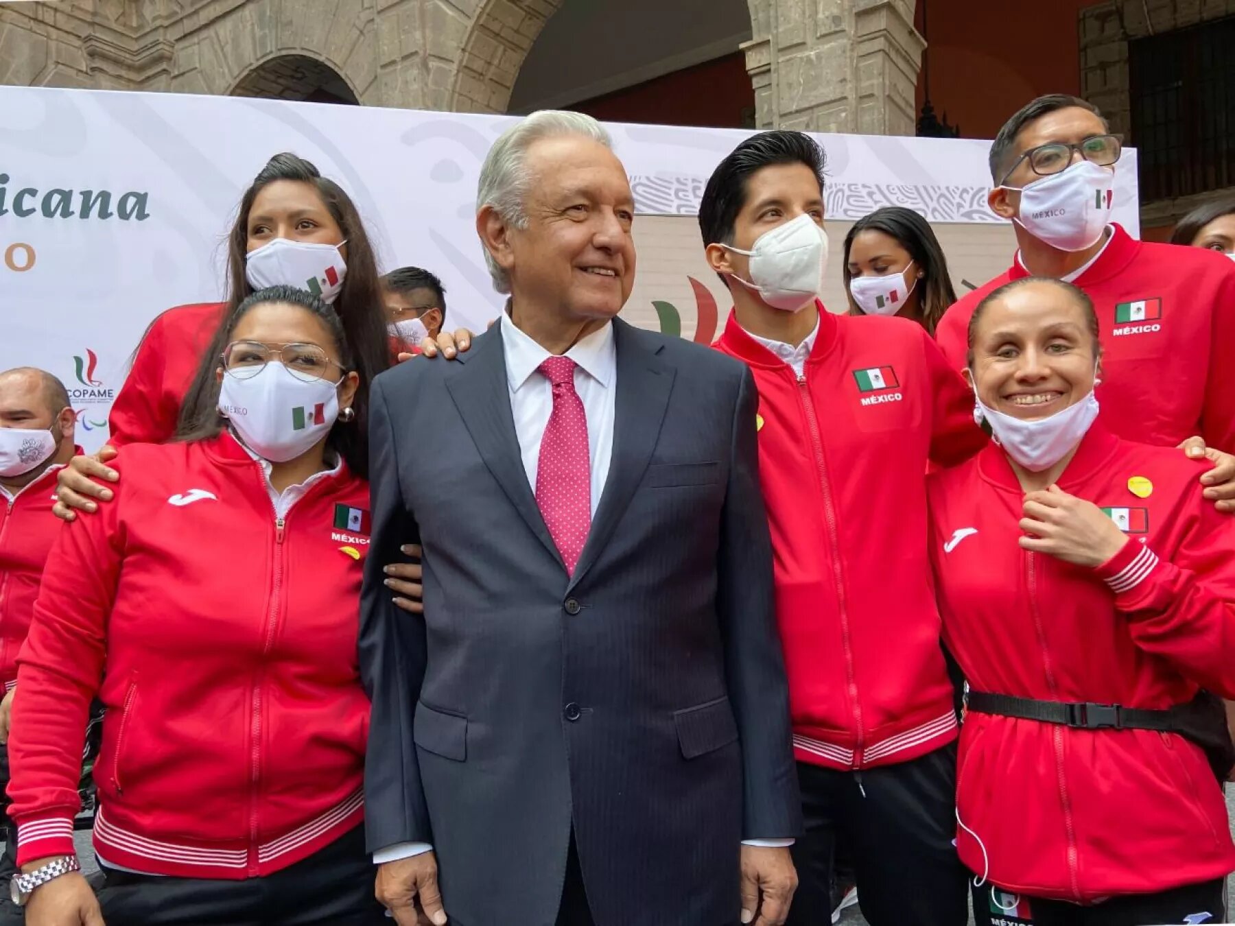 AMLO crea medallas para atletas que se quedaron con el cuarto lugar en Tokio 2020