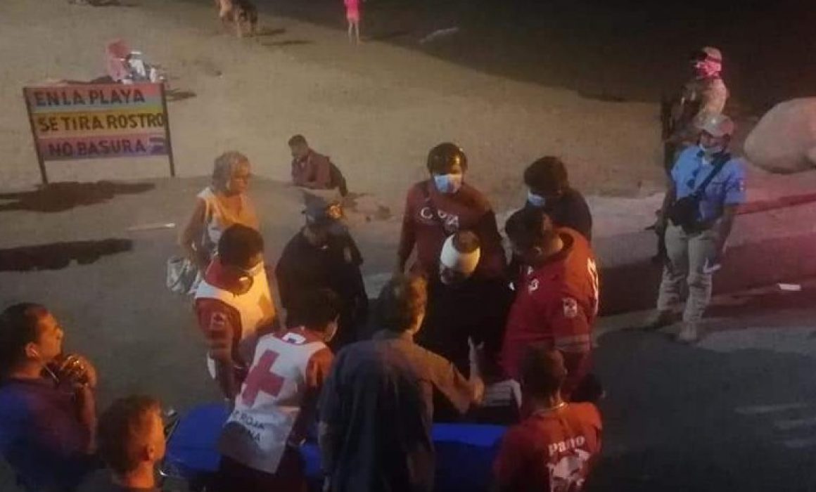Cae turista canadiense al colapsar barandal de un restaurante en Acapulco
