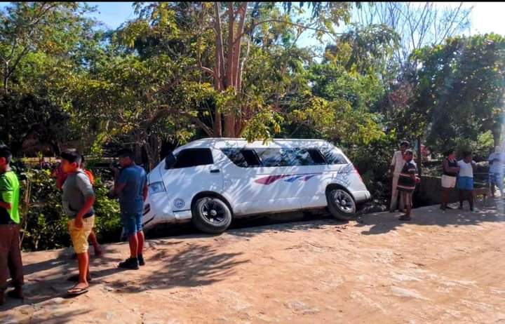 Fuerte accidente de una urvan en la ruta de Atoyac - El Quemado