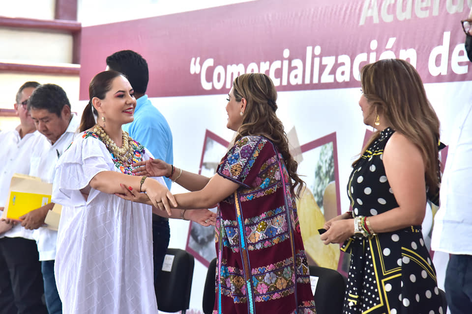 Evelyn Salgado firma acuerdo para comercializar productos de la Sierra