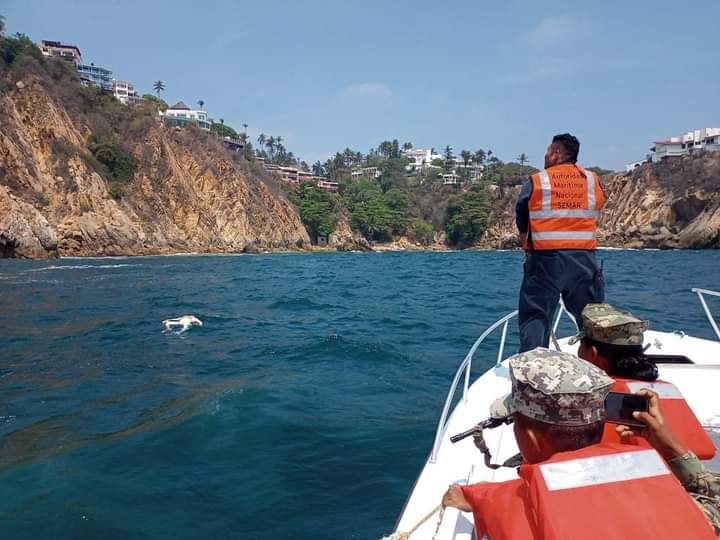 Hallan cuerpo sin vida que flotaba en playas de Acapulco