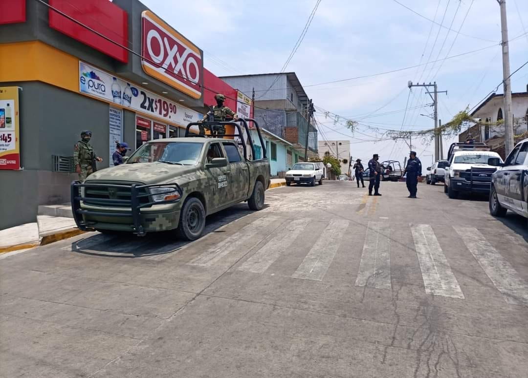 Se enfrentan policías y civiles armados en colonia de Acapulco
