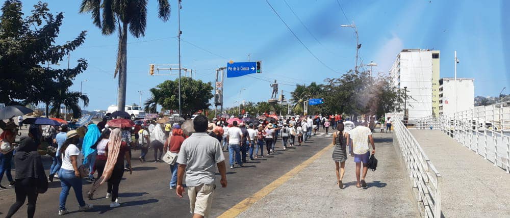 Marchan sindicatos para conmemorar el Día del Trabajo