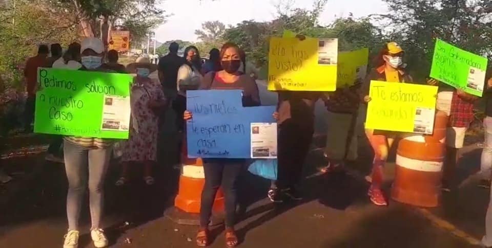 Bloquean carretera Chilpancingo – Acapulco por taxista desaparecido