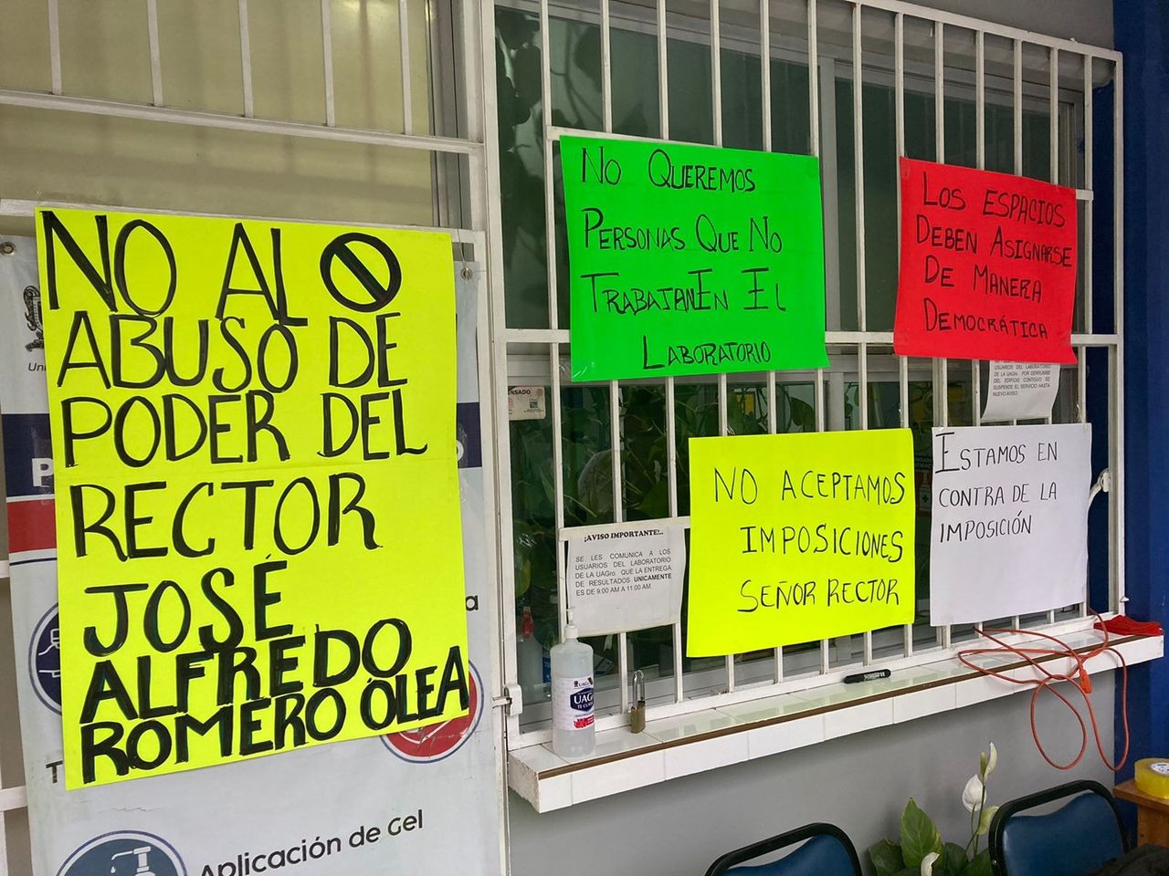 Paran en el laboratorio de la UAGro, acusan imposición del Rector en jefatura
