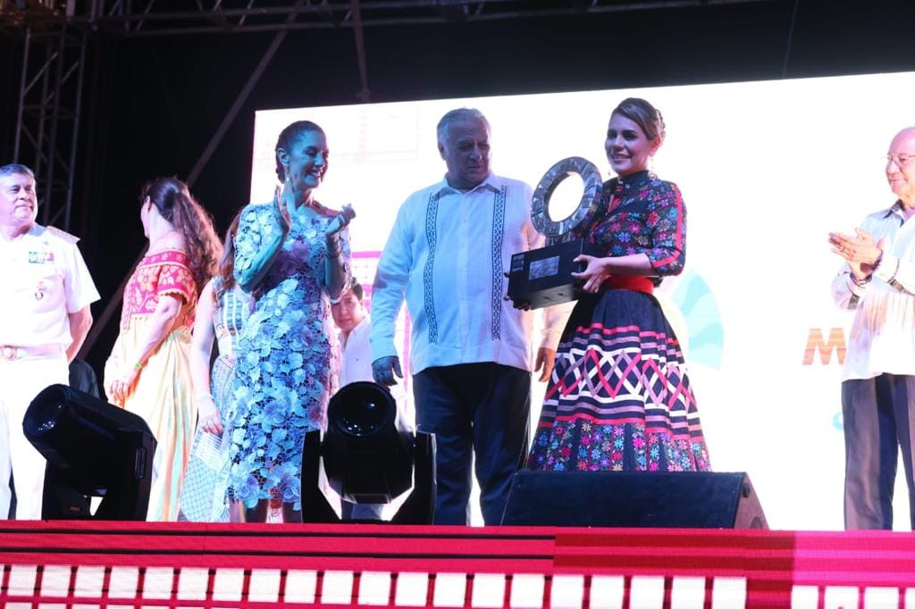 La gobernadora Evelyn Salgado entregó la estafeta para la edición 47 del Tianguis Turístico