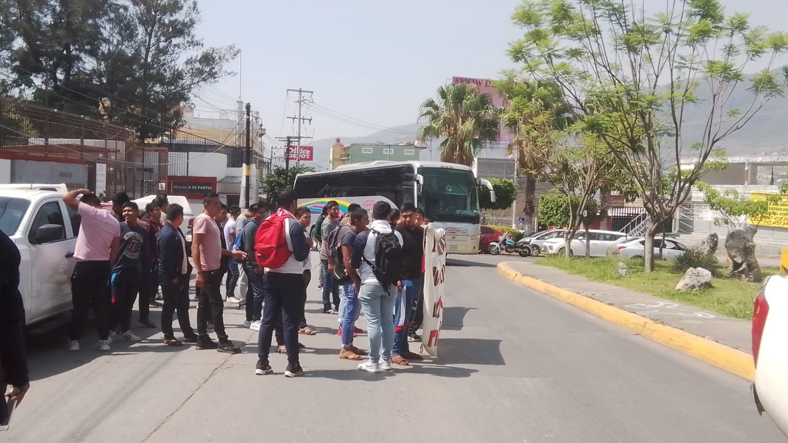 Normalistas de Ayotzinapa denuncian que no hay avance en investigación de los 43