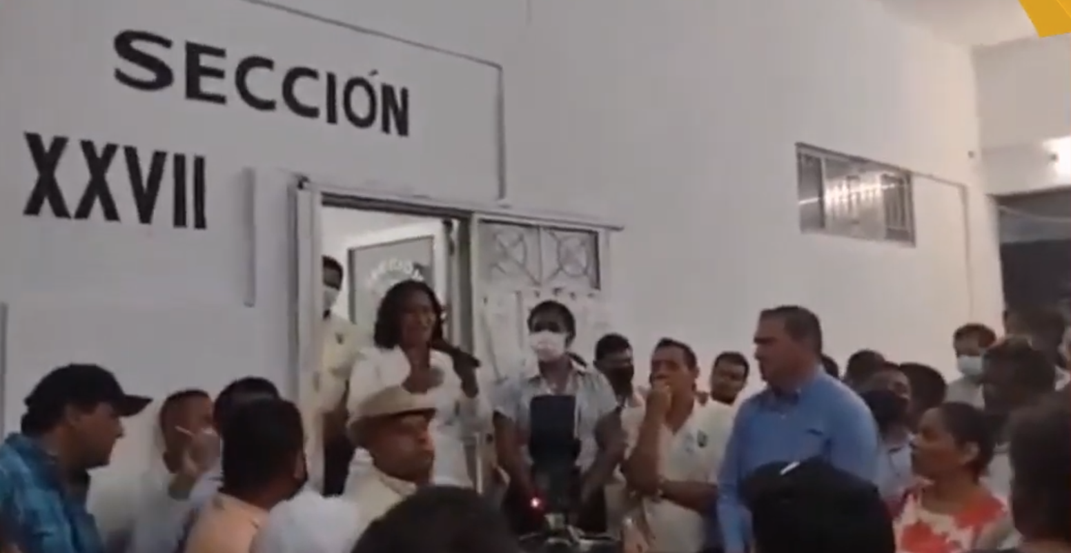 Trabajadores de la CAPAMA abuchean y corren a la alcaldesa de Acapulco￼