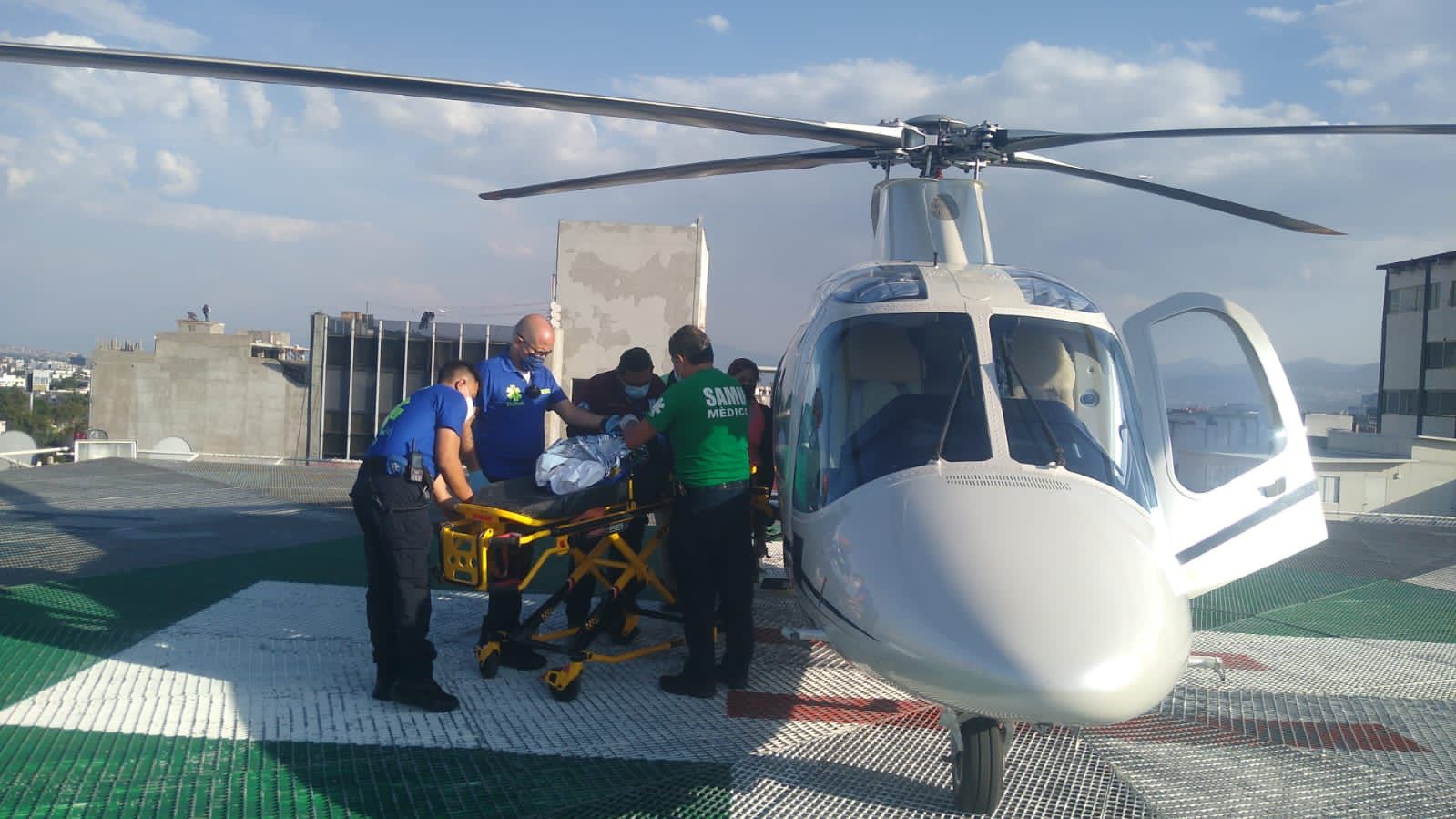 Trasladan en helicóptero a la CDMX a niña de Guerrero que sufrió quemaduras