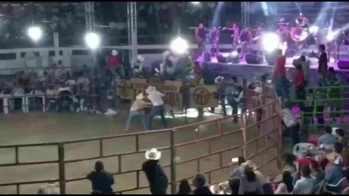 Muere hombre aplastado por toro en jaripeo de Guerrero